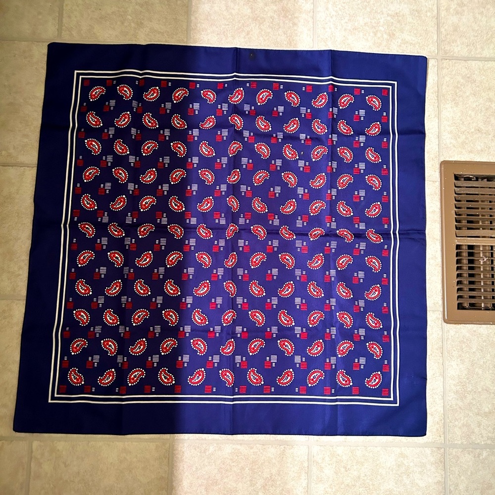 RAY STRAUSS VTG Polyester Square scarf. One small stain.